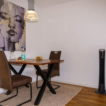 Appartement 200 Mit Carport, Aufzug Und Balkon *