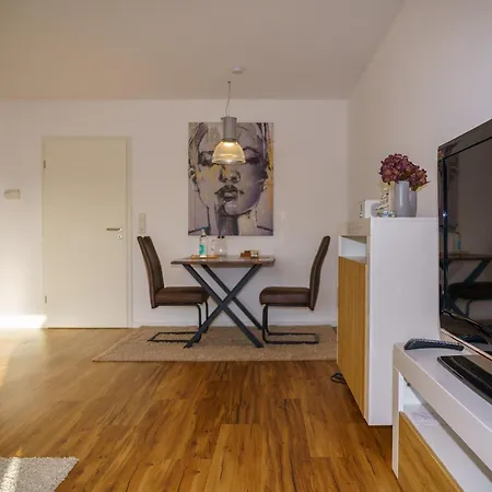 200 Mit Carport, Aufzug Und Balkon *