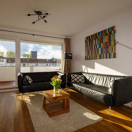 200 Mit Carport, Aufzug Und Balkon Apartment