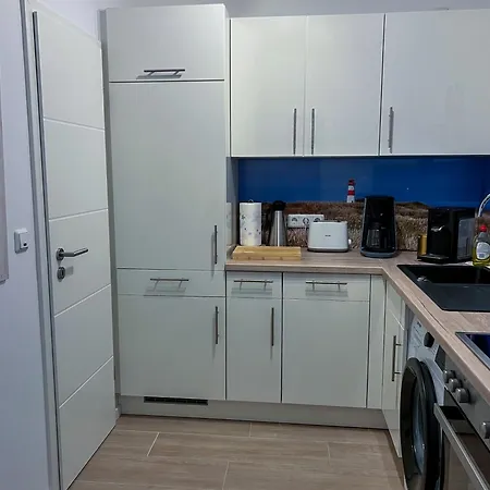200 Mit Carport, Aufzug Und Balkon